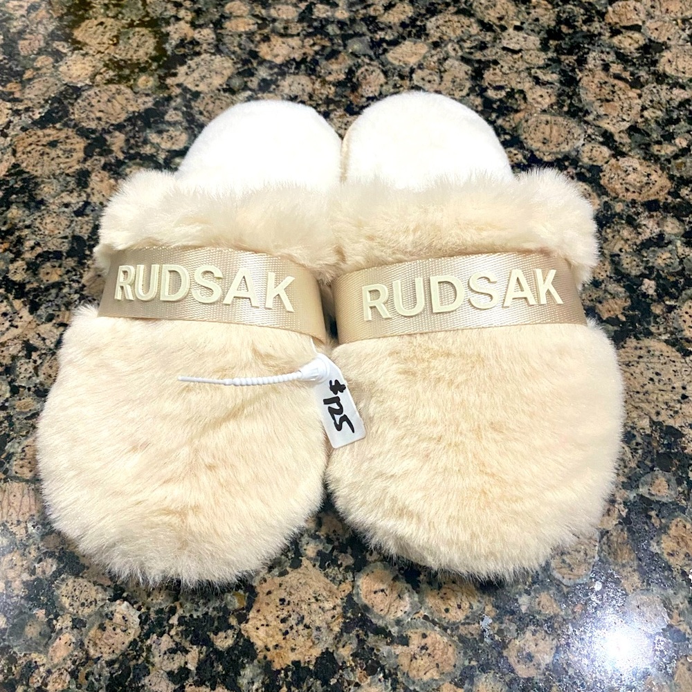 NWOT Rudsak Faux Fur Slippers